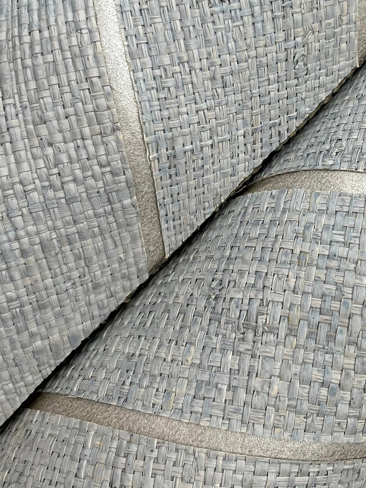 HO2106GV-peel-and-stick-wallpaper-detail-closeup