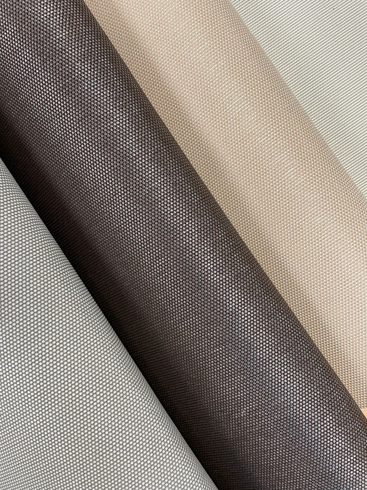 HW3667R-peel-and-stick-wallpaper-detail-closeup-8