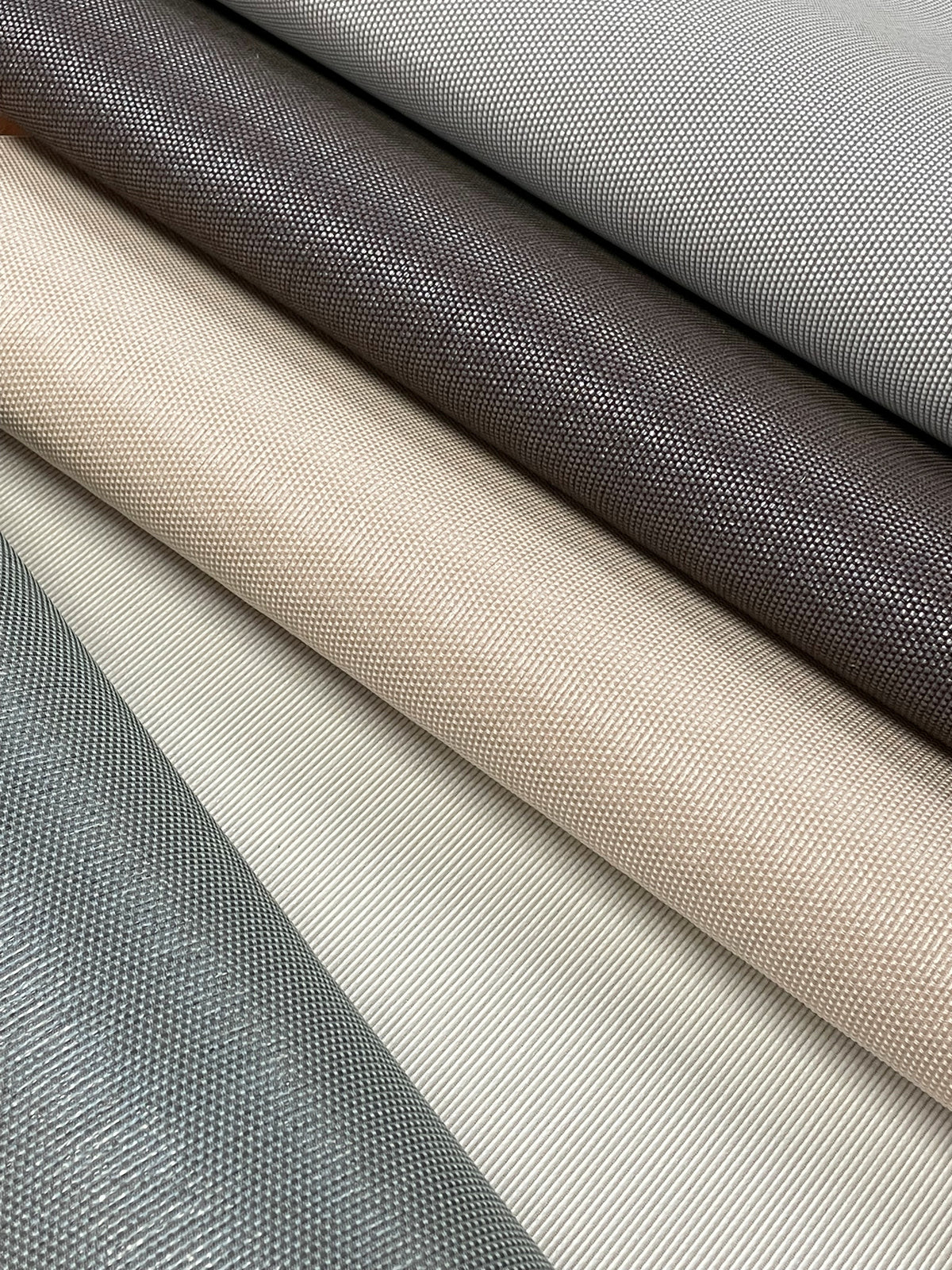 HW3671R-peel-and-stick-wallpaper-detail-closeup-5