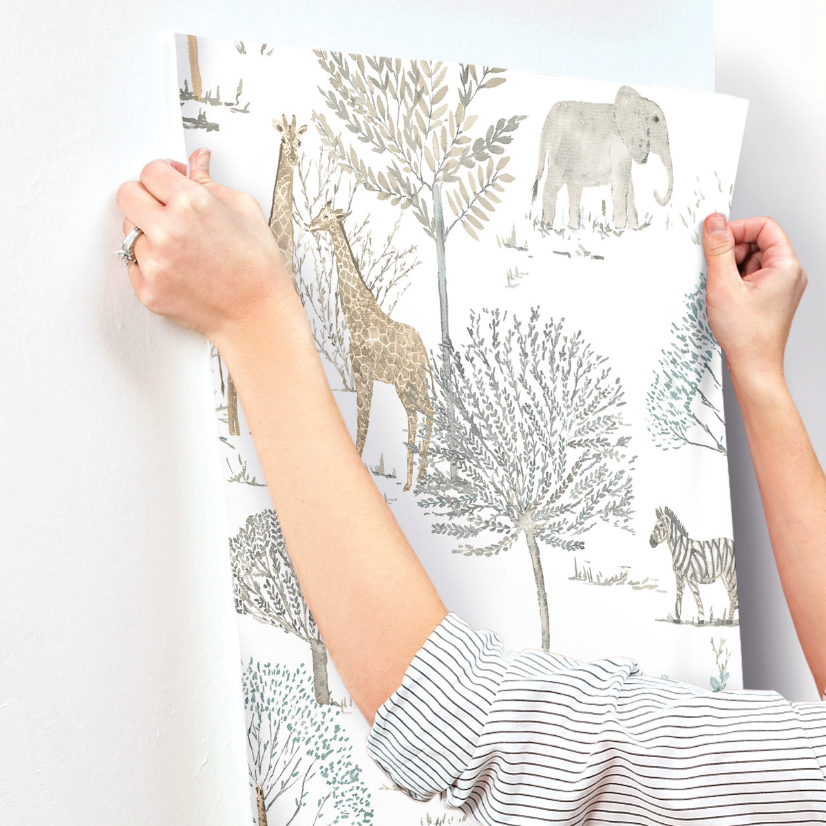 KI0541-peel-and-stick-wallpaper-stick-application-step-2