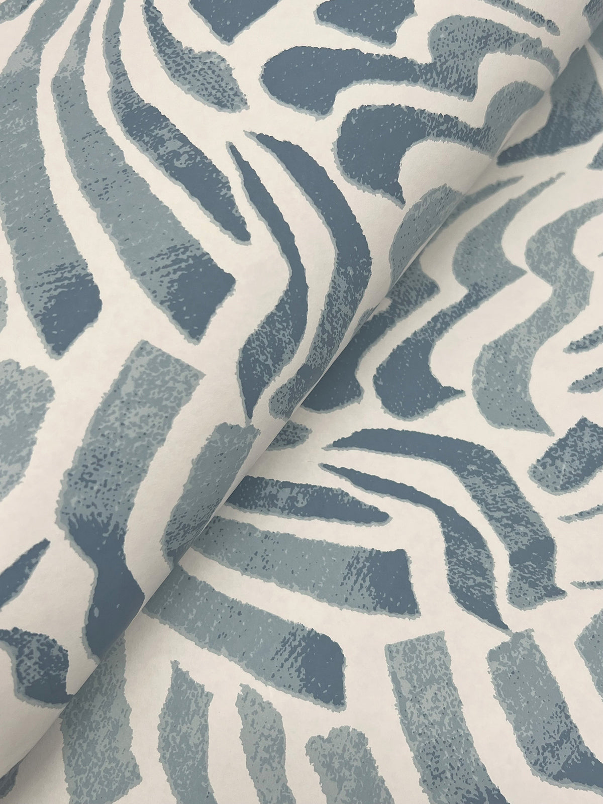 LM5323-peel-and-stick-wallpaper-detail-closeup