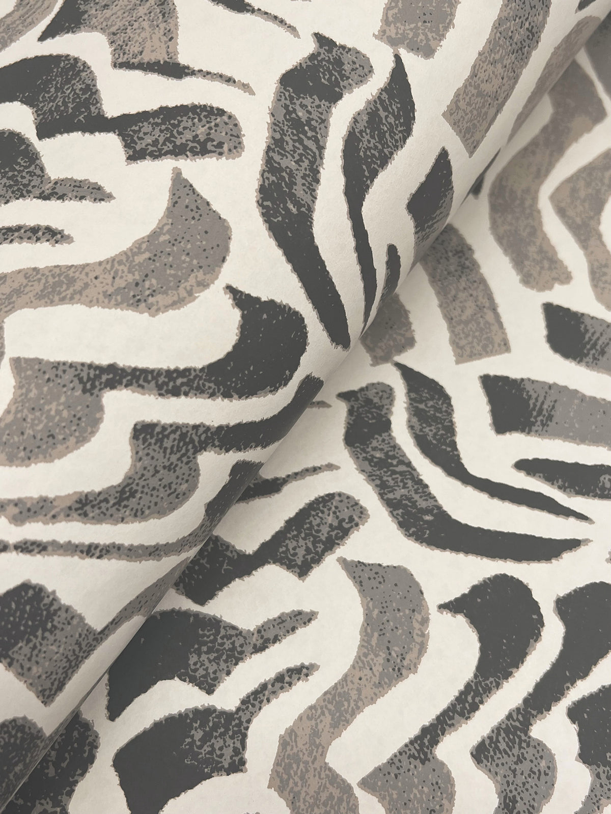 LM5324-peel-and-stick-wallpaper-detail-closeup