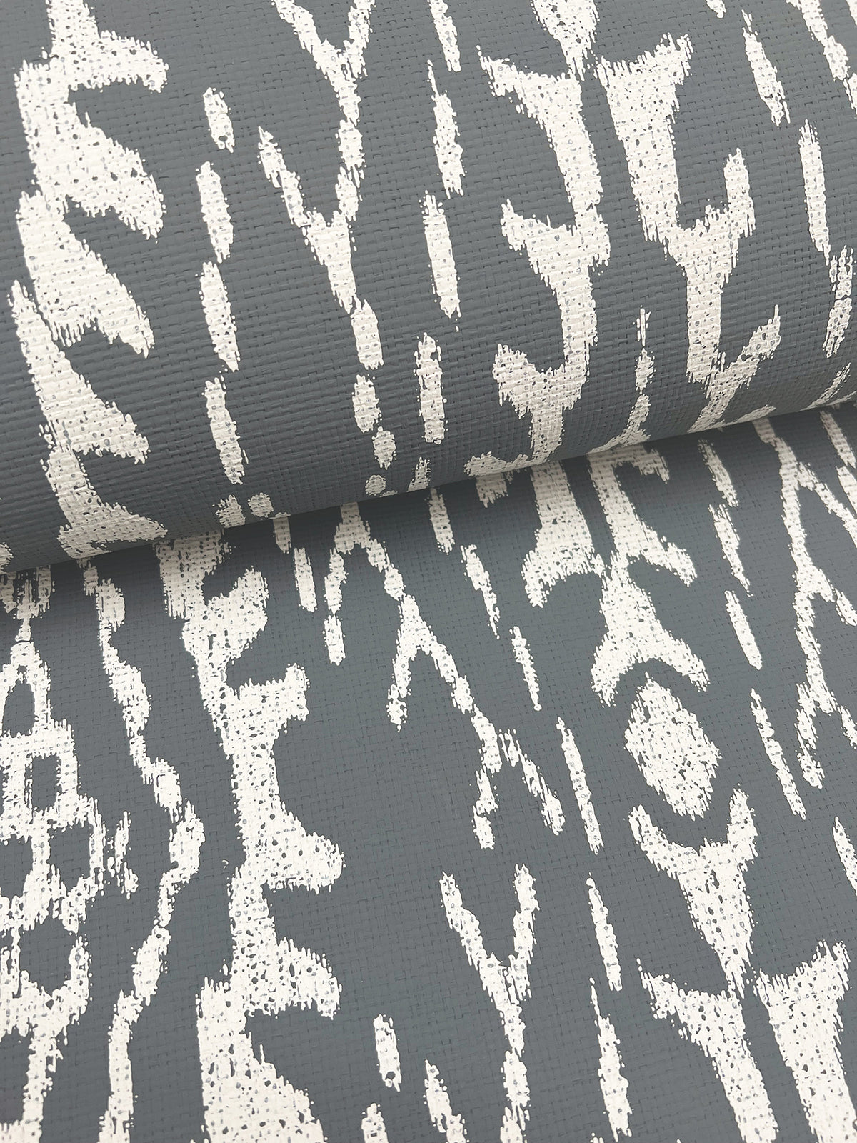 LM5342-peel-and-stick-wallpaper-detail-closeup
