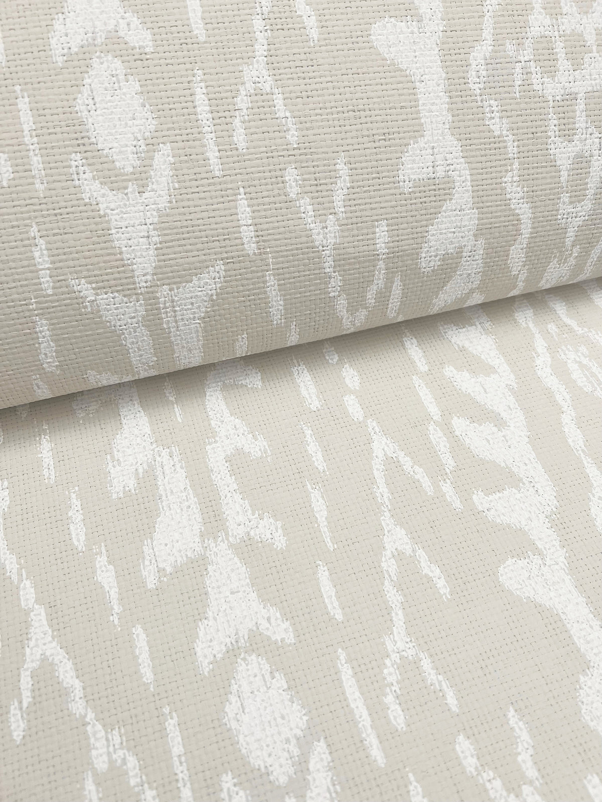 LM5343-peel-and-stick-wallpaper-detail-closeup