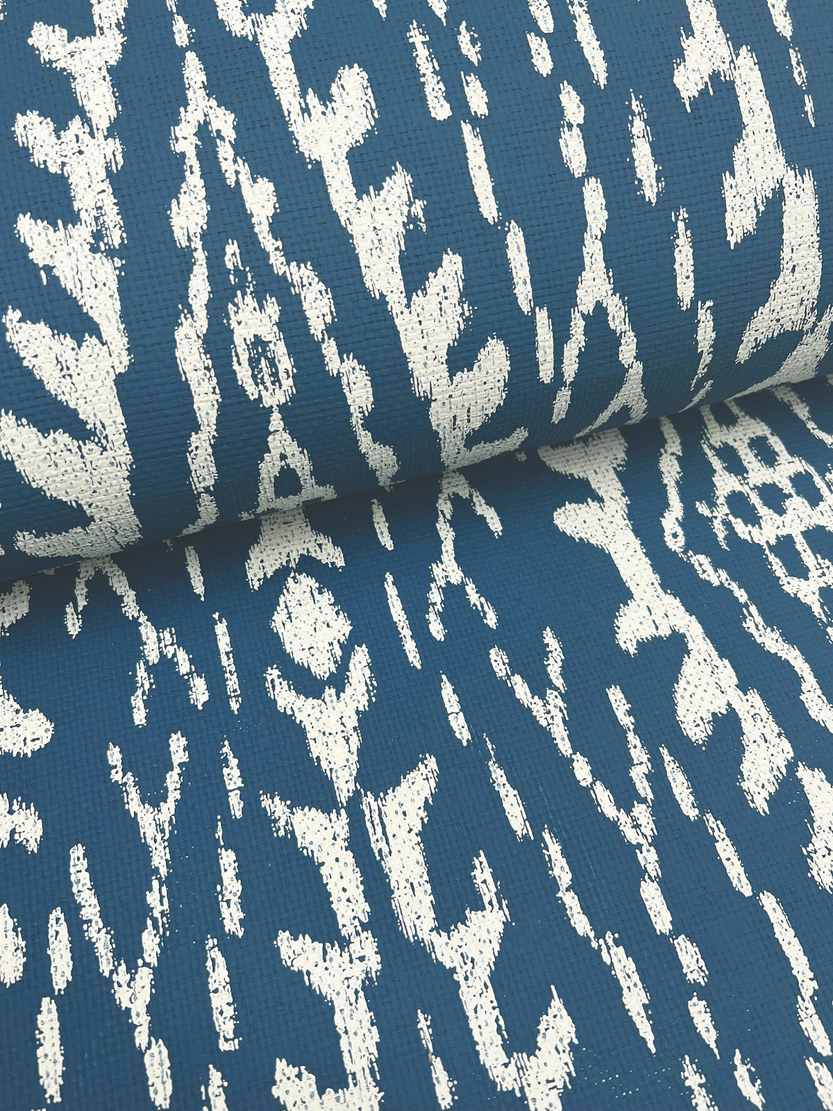 LM5344-peel-and-stick-wallpaper-detail-closeup