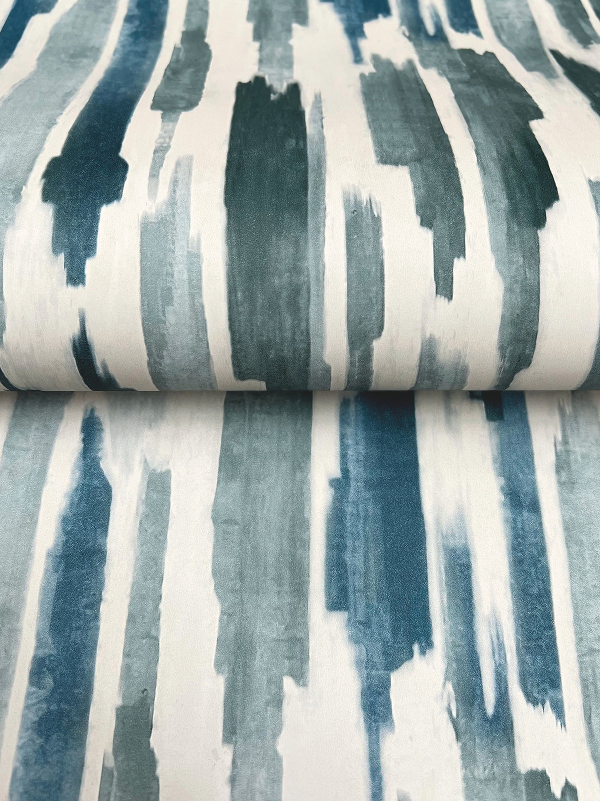 LM5401-peel-and-stick-wallpaper-detail-closeup