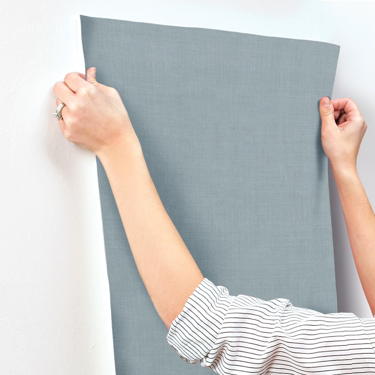 MB16028-peel-and-stick-wallpaper-stick-application-step