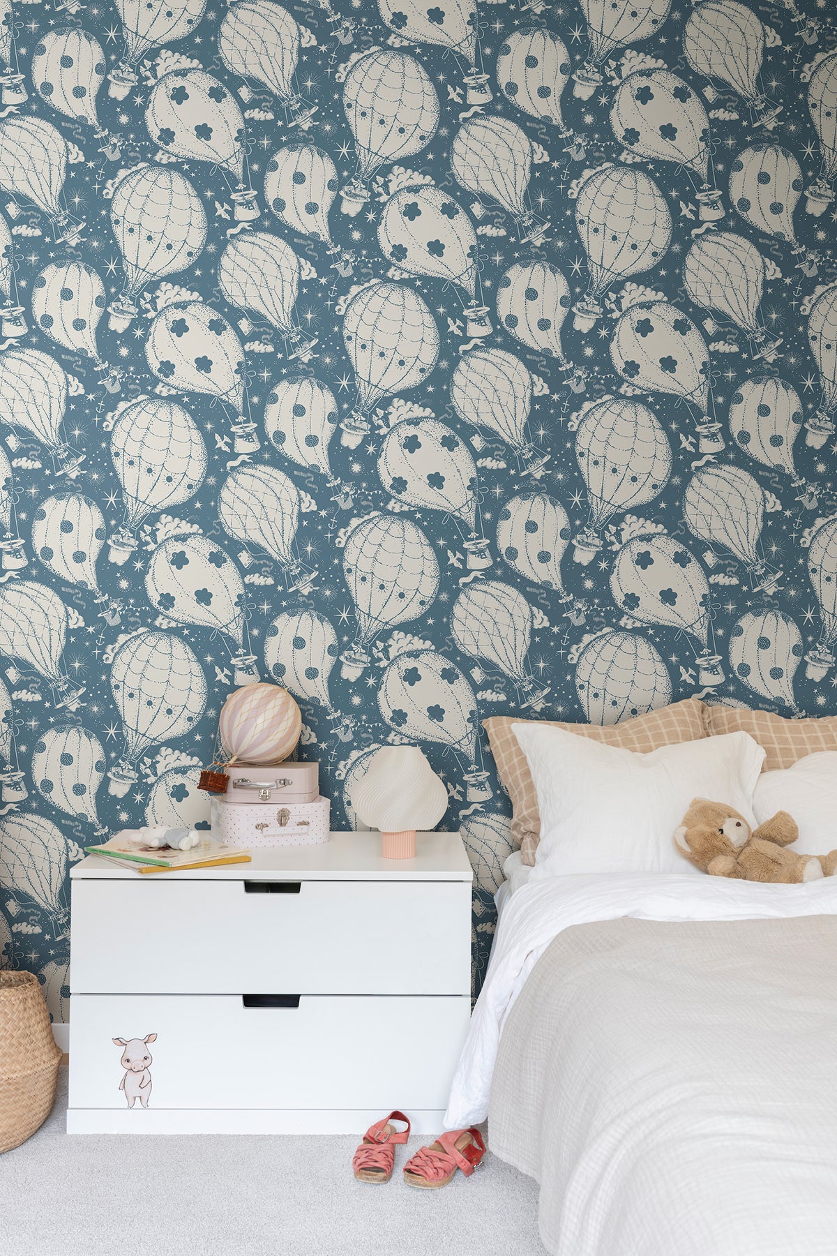 MB29006-peel-and-stick-wallpaper-room-scene