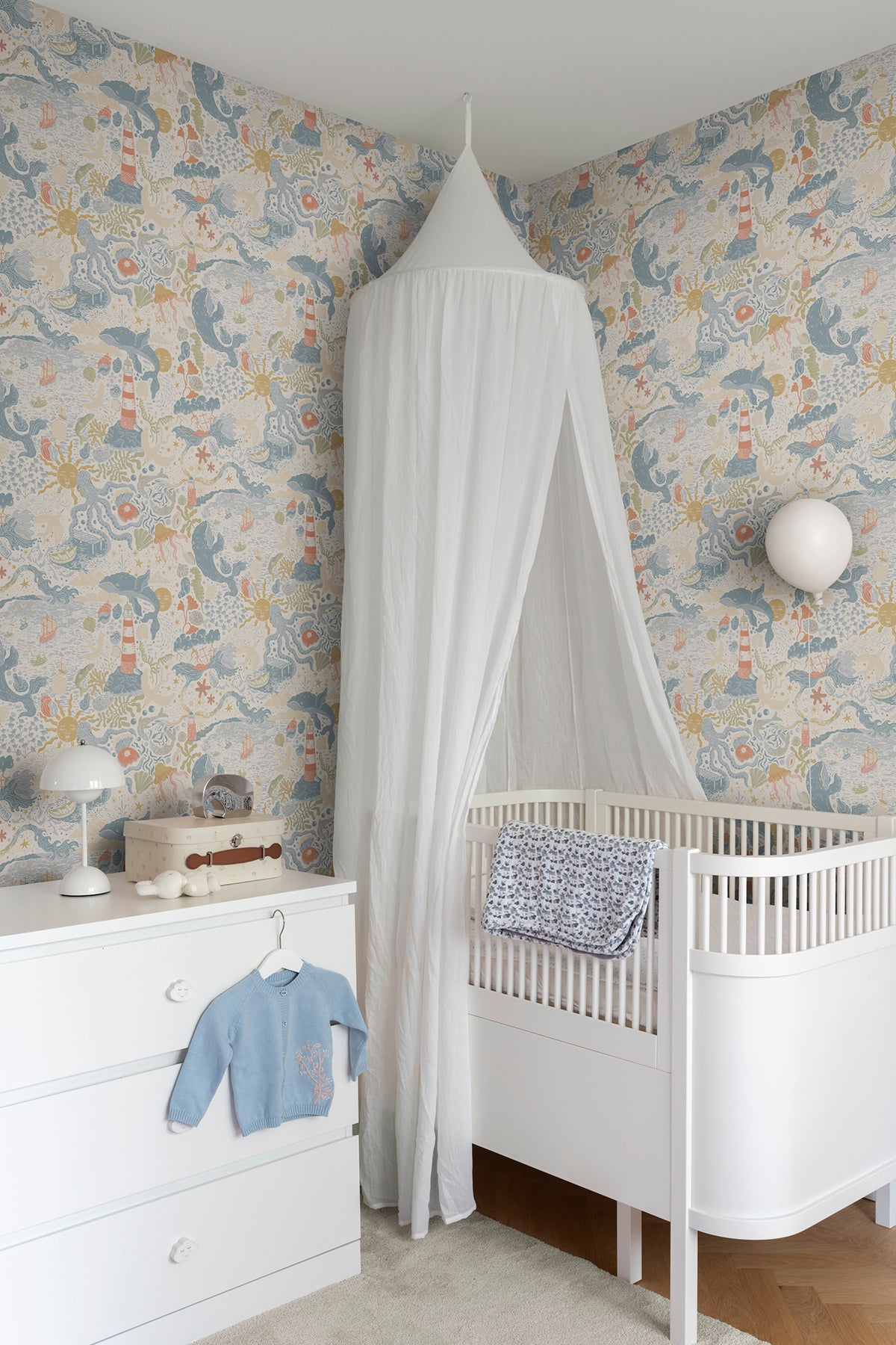 MB29015-peel-and-stick-wallpaper-room-scene