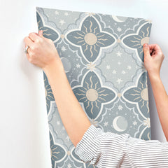 MB29034-peel-and-stick-wallpaper-stick-application-step