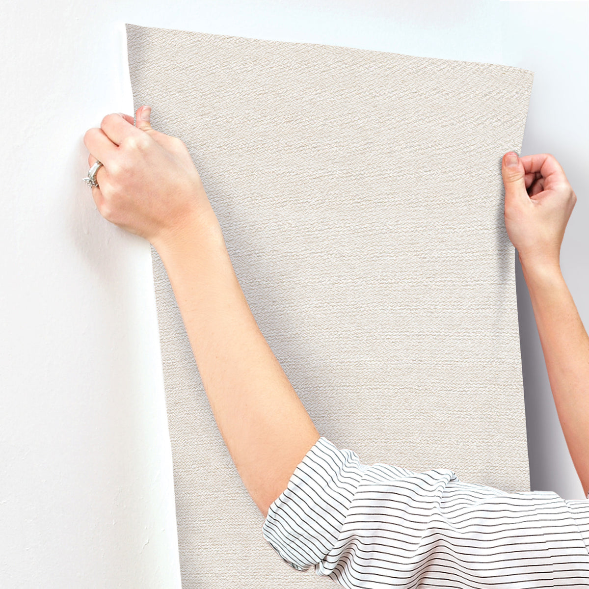 MF4703MH-peel-and-stick-wallpaper-stick-application-step
