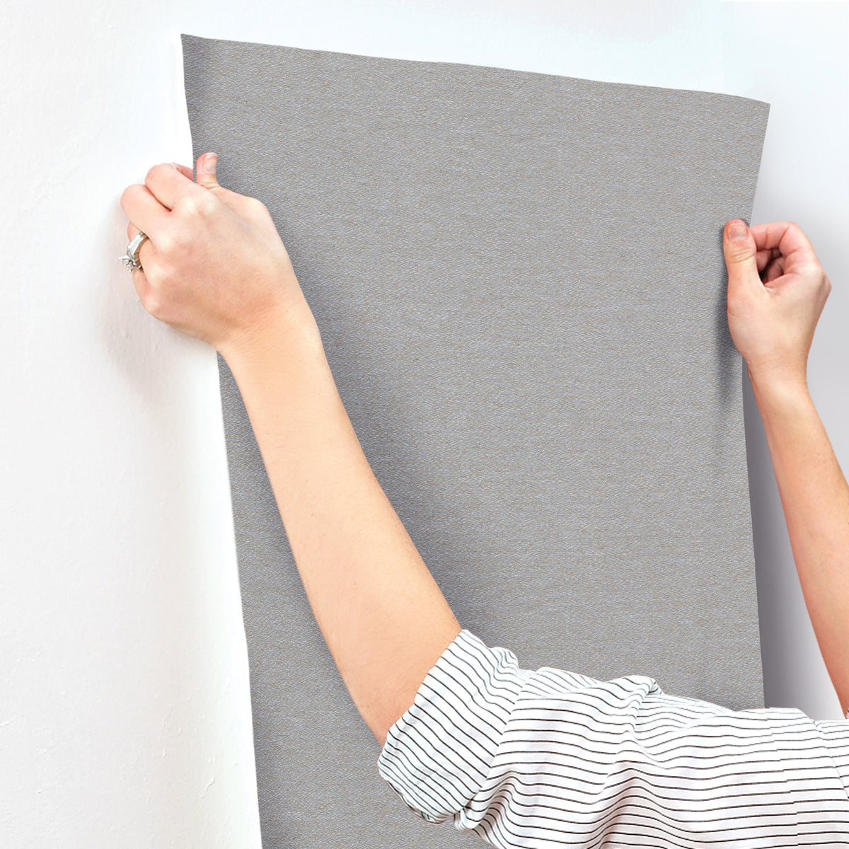 MF4706MH-peel-and-stick-wallpaper-stick-application-step