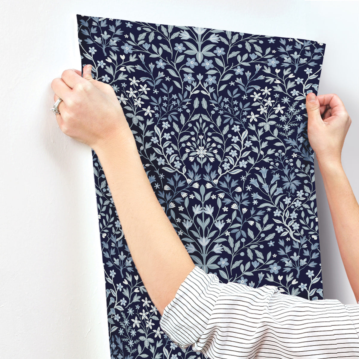 MF4723-peel-and-stick-wallpaper-stick-application-step