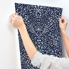 MF4723-peel-and-stick-wallpaper-stick-application-step