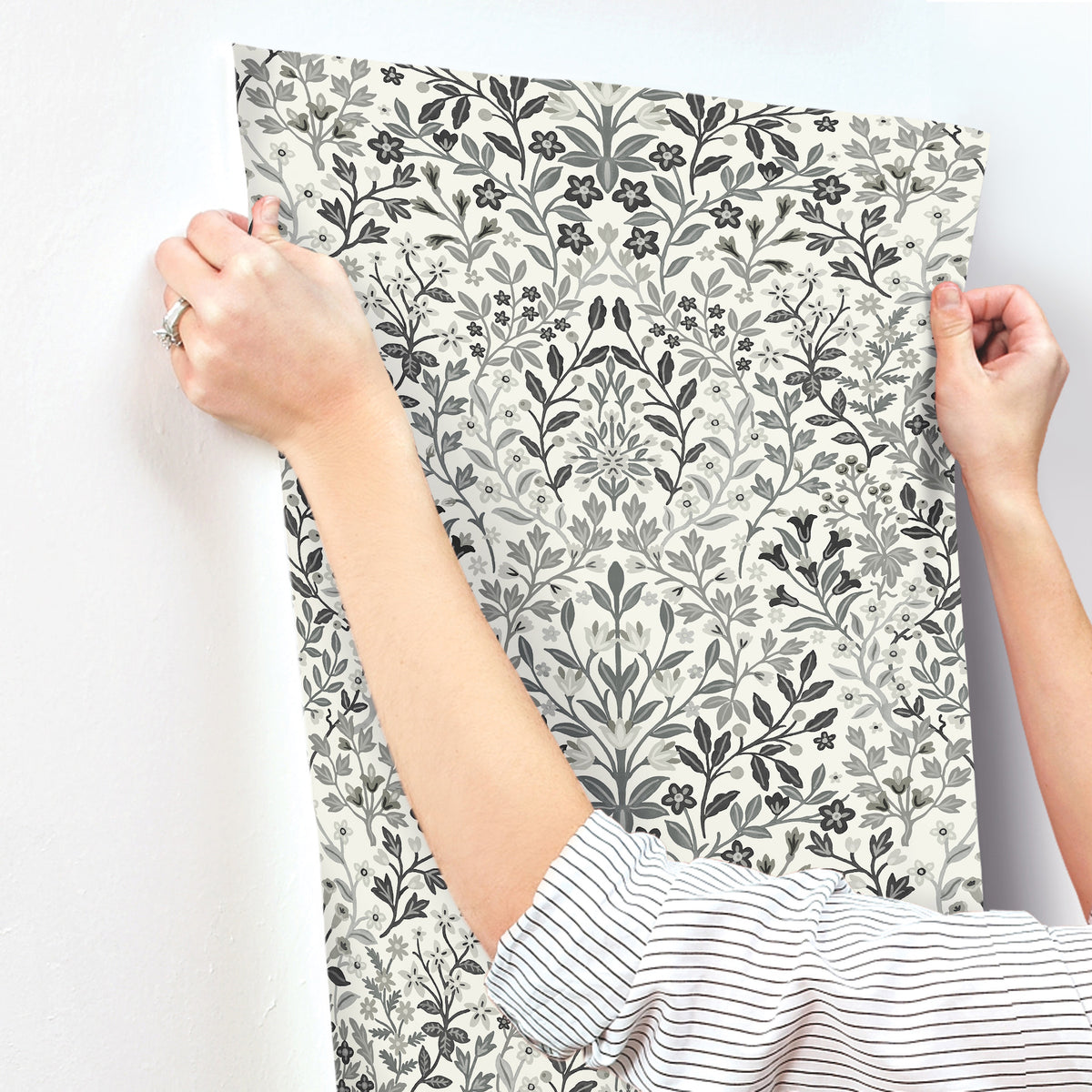 MF4724-peel-and-stick-wallpaper-stick-application-step