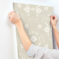 MF4744-peel-and-stick-wallpaper-stick-application-step
