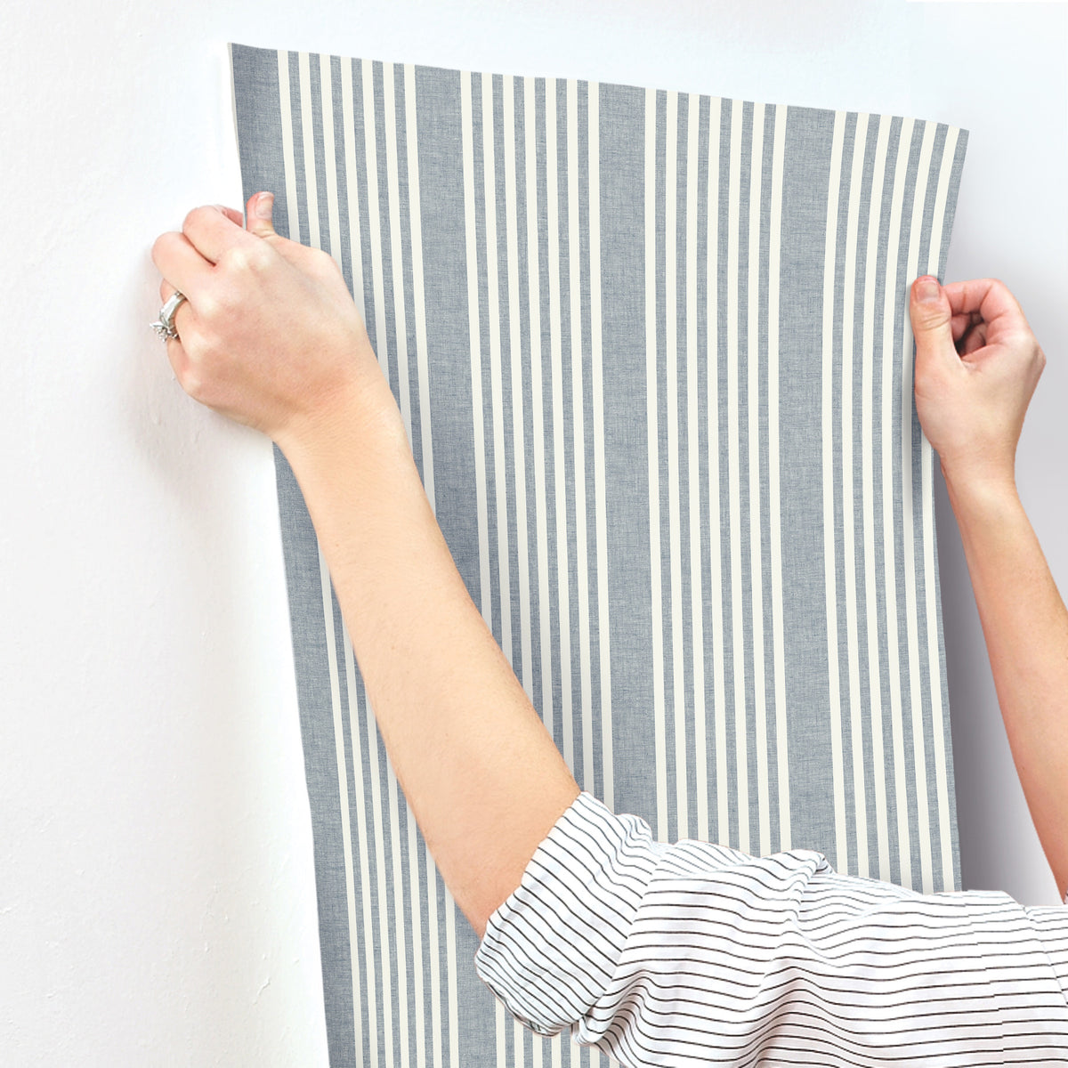 MF4768-peel-and-stick-wallpaper-stick-application-step