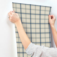 MF4791-peel-and-stick-wallpaper-stick-application-step
