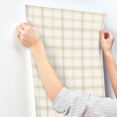 MF4793-peel-and-stick-wallpaper-stick-application-step