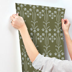 MF4801-peel-and-stick-wallpaper-stick-application-step