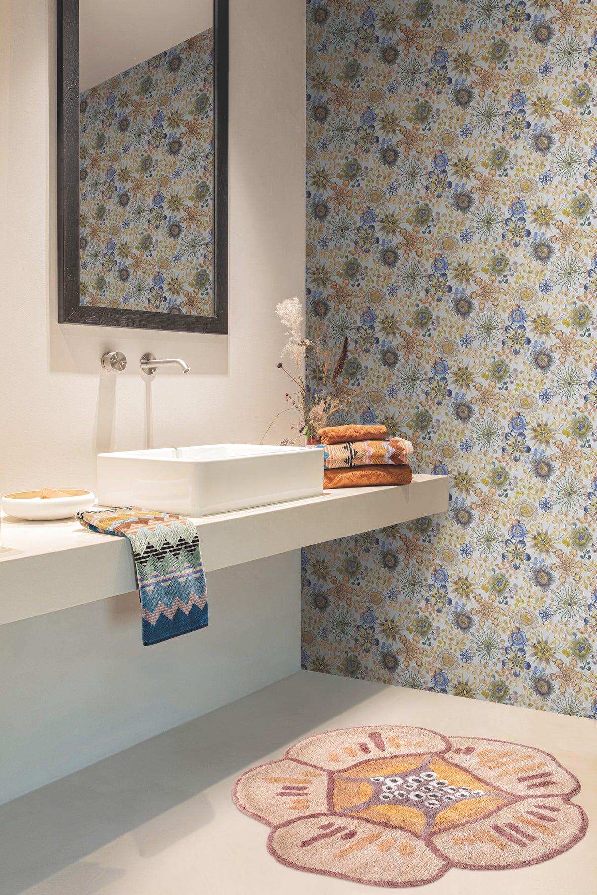 MI10313-peel-and-stick-wallpaper-room-scene-detail-closeup