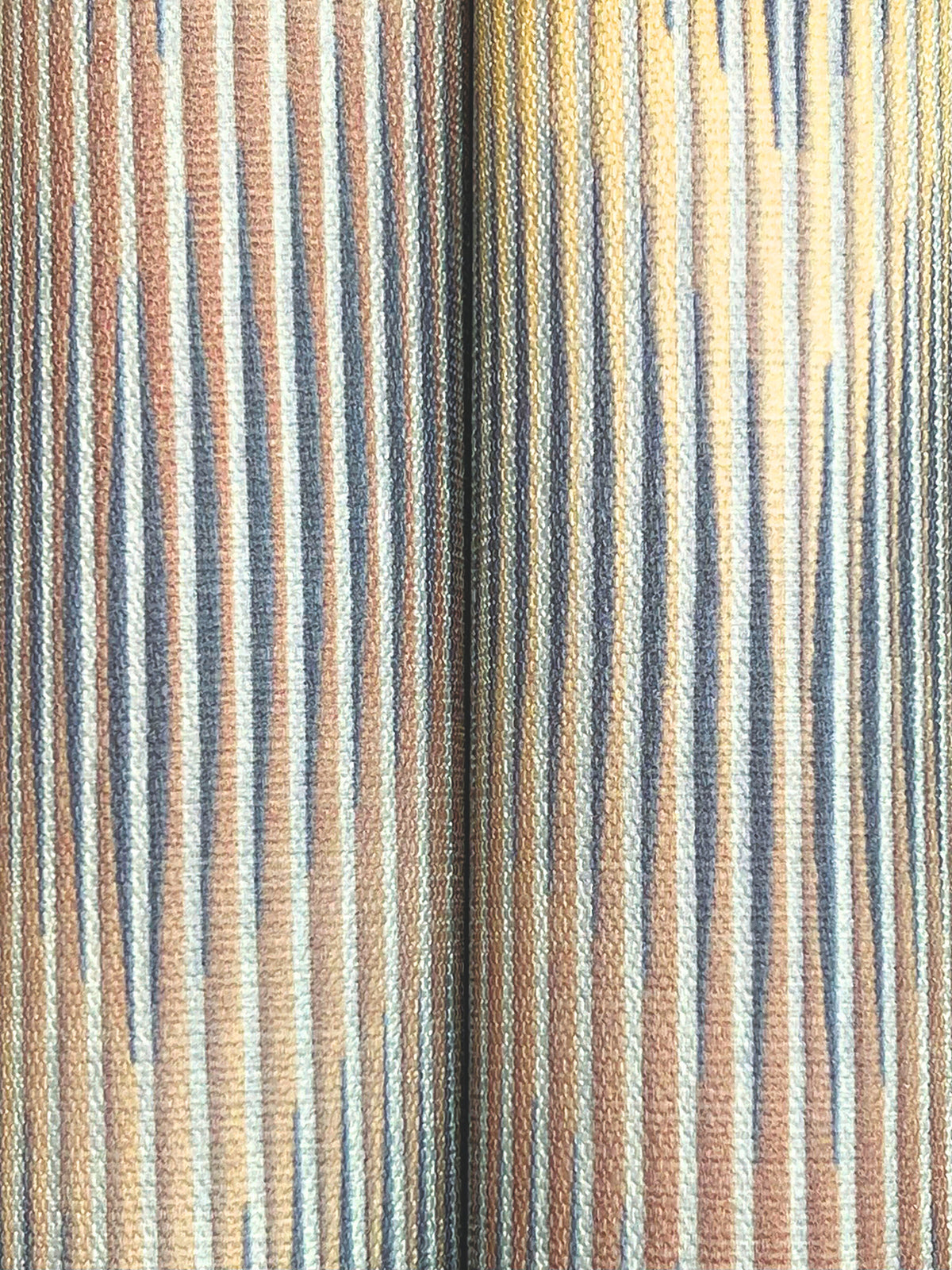 MI10511-peel-and-stick-wallpaper-detail-closeup