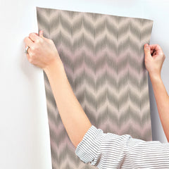 MI10514-peel-and-stick-wallpaper-stick-application-step
