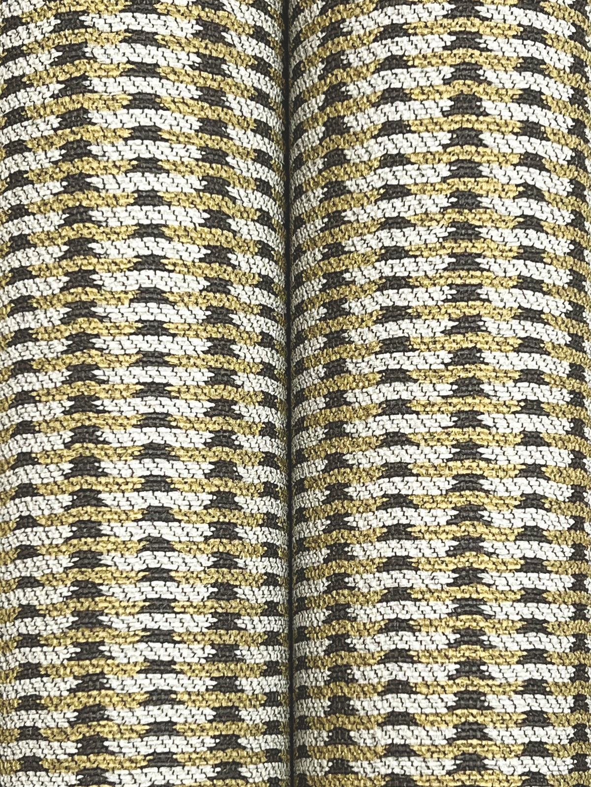 MI10540-peel-and-stick-wallpaper-detail-closeup