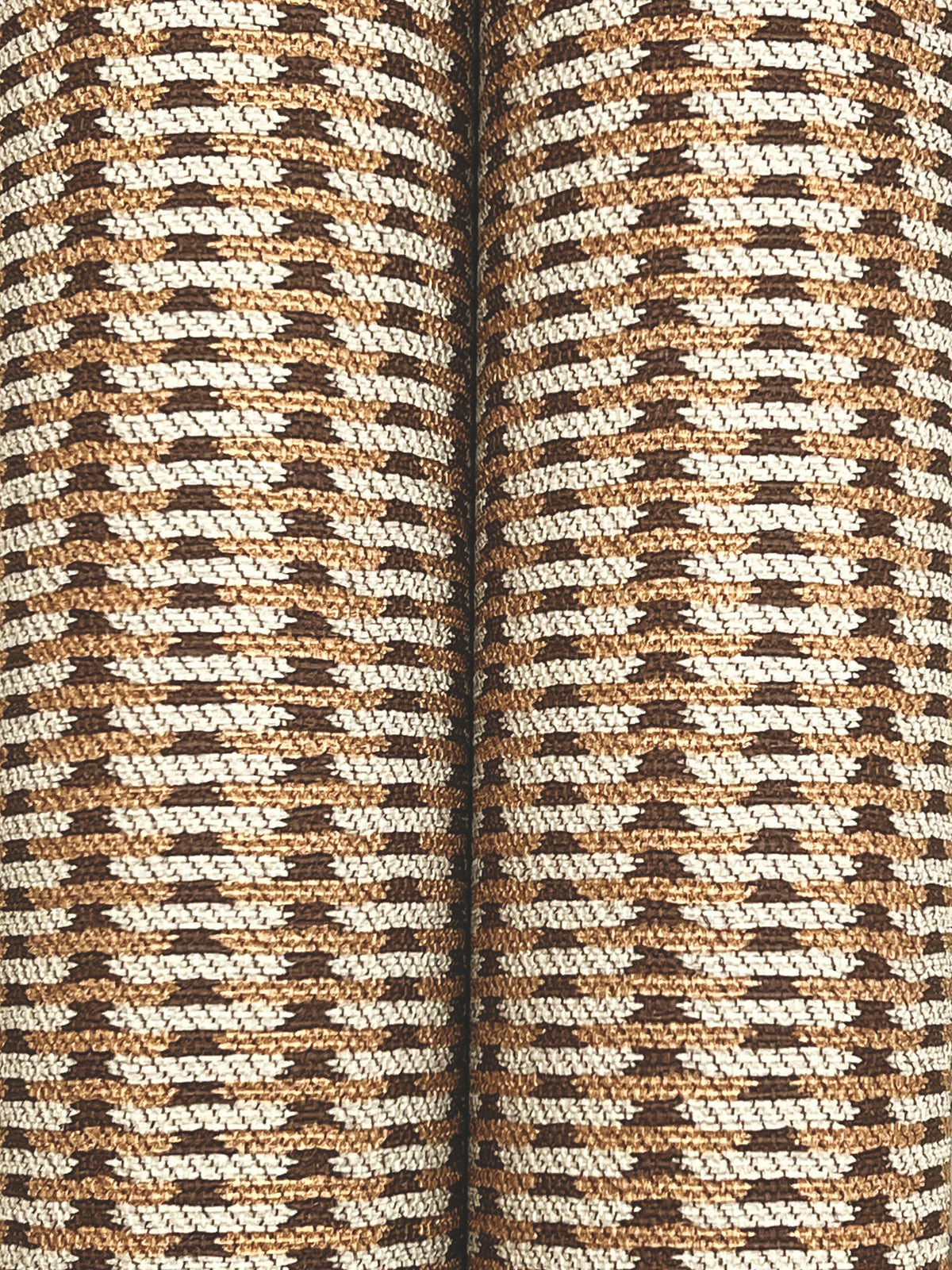 MI10543-peel-and-stick-wallpaper-detail-closeup