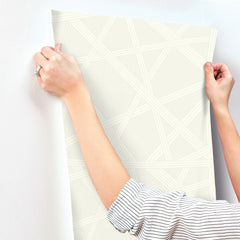 MI10560-peel-and-stick-wallpaper-stick-application-step