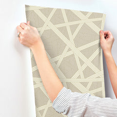 MI10561-peel-and-stick-wallpaper-stick-application-step