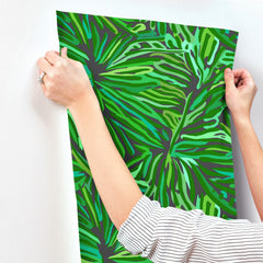 MI10577-peel-and-stick-wallpaper-stick-application-step