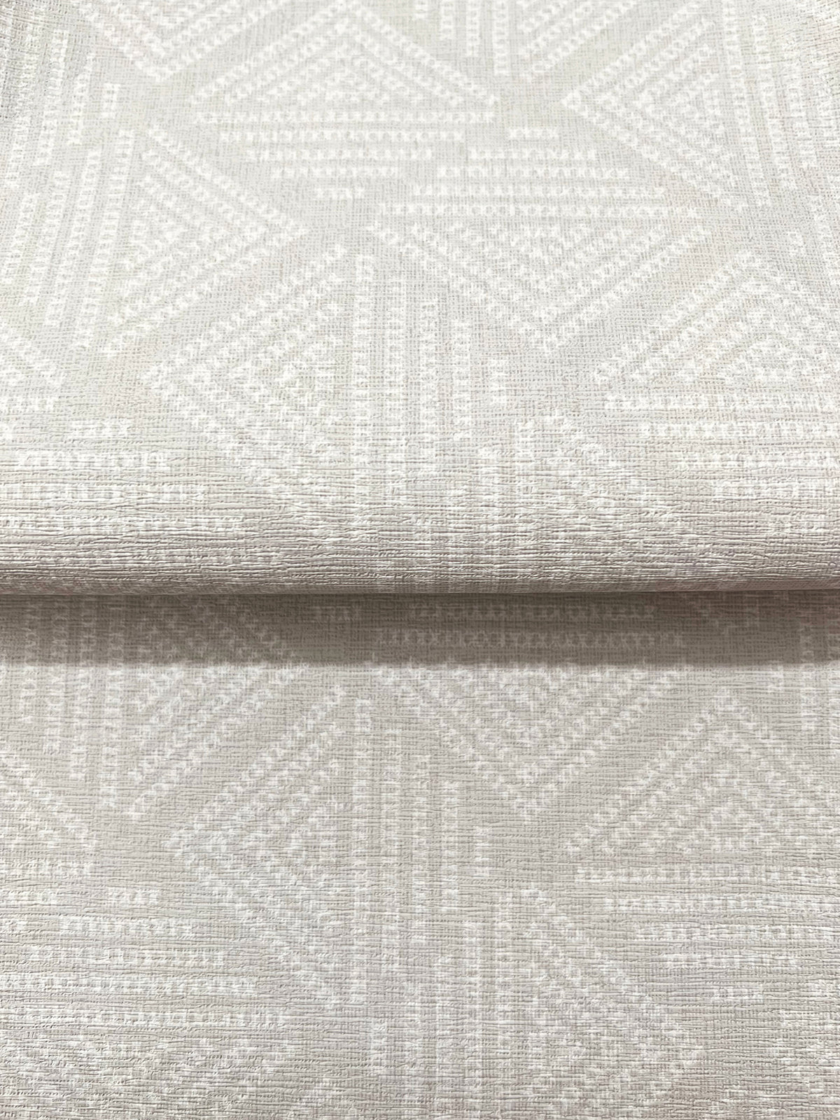 MJ4863-peel-and-stick-wallpaper-detail-closeup