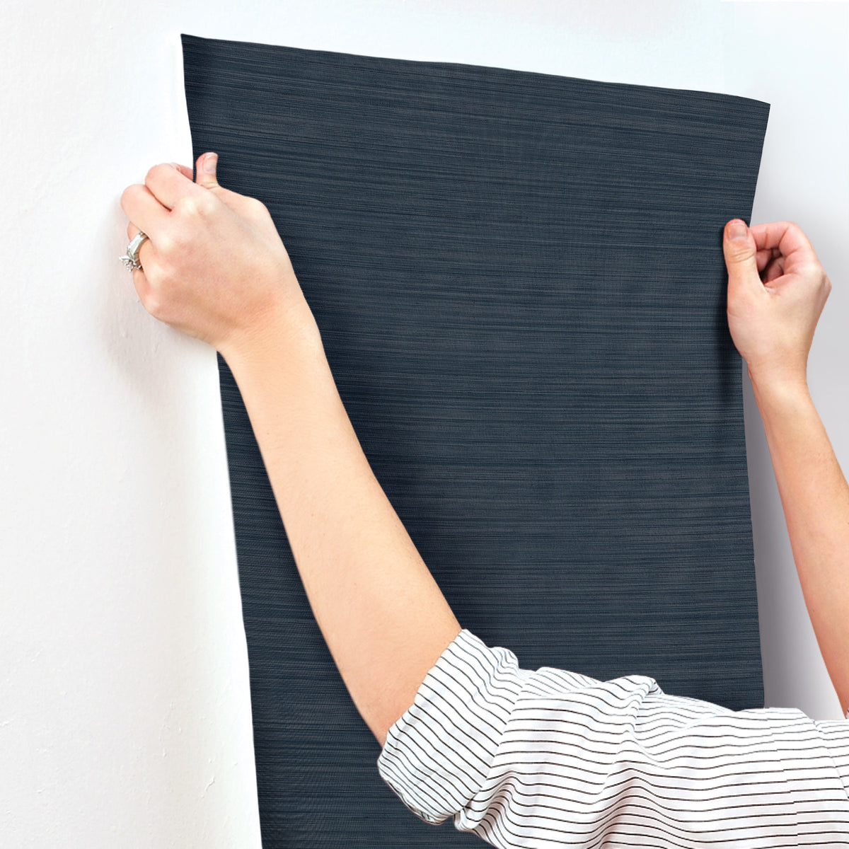 MJ4882N-peel-and-stick-wallpaper-stick-application-step
