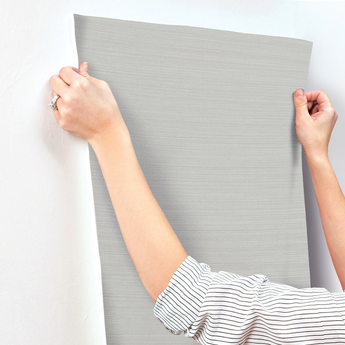 MJ4883N-peel-and-stick-wallpaper-stick-application-step