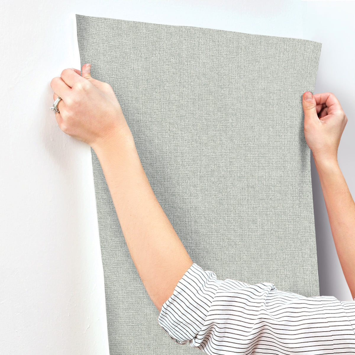 MJ4895N-peel-and-stick-wallpaper-stick-application-step