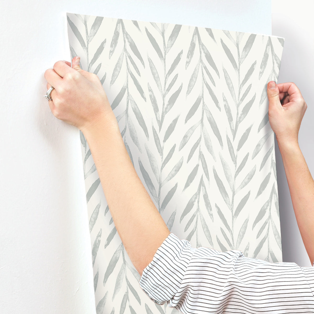 MK1137-peel-and-stick-wallpaper-stick-application-step-2