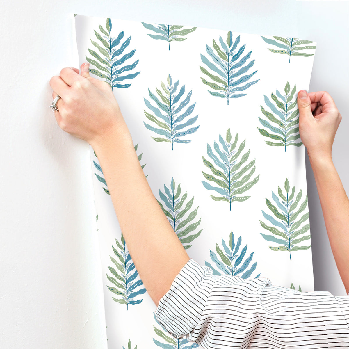 MT5602-peel-and-stick-wallpaper-stick-application-step