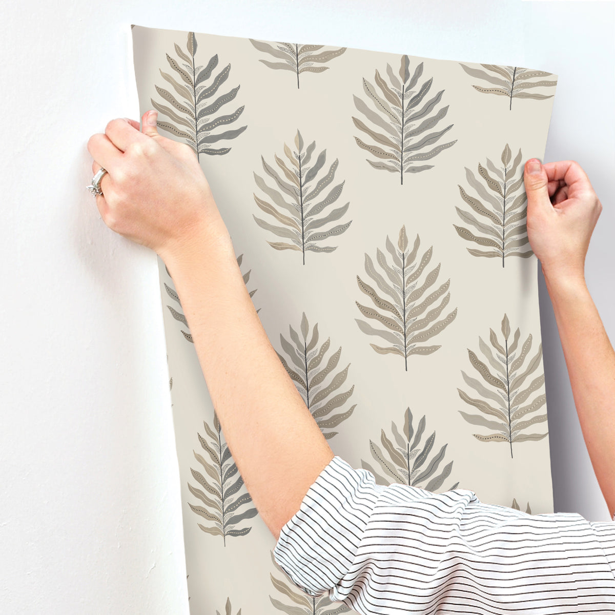 MT5604-peel-and-stick-wallpaper-stick-application-step