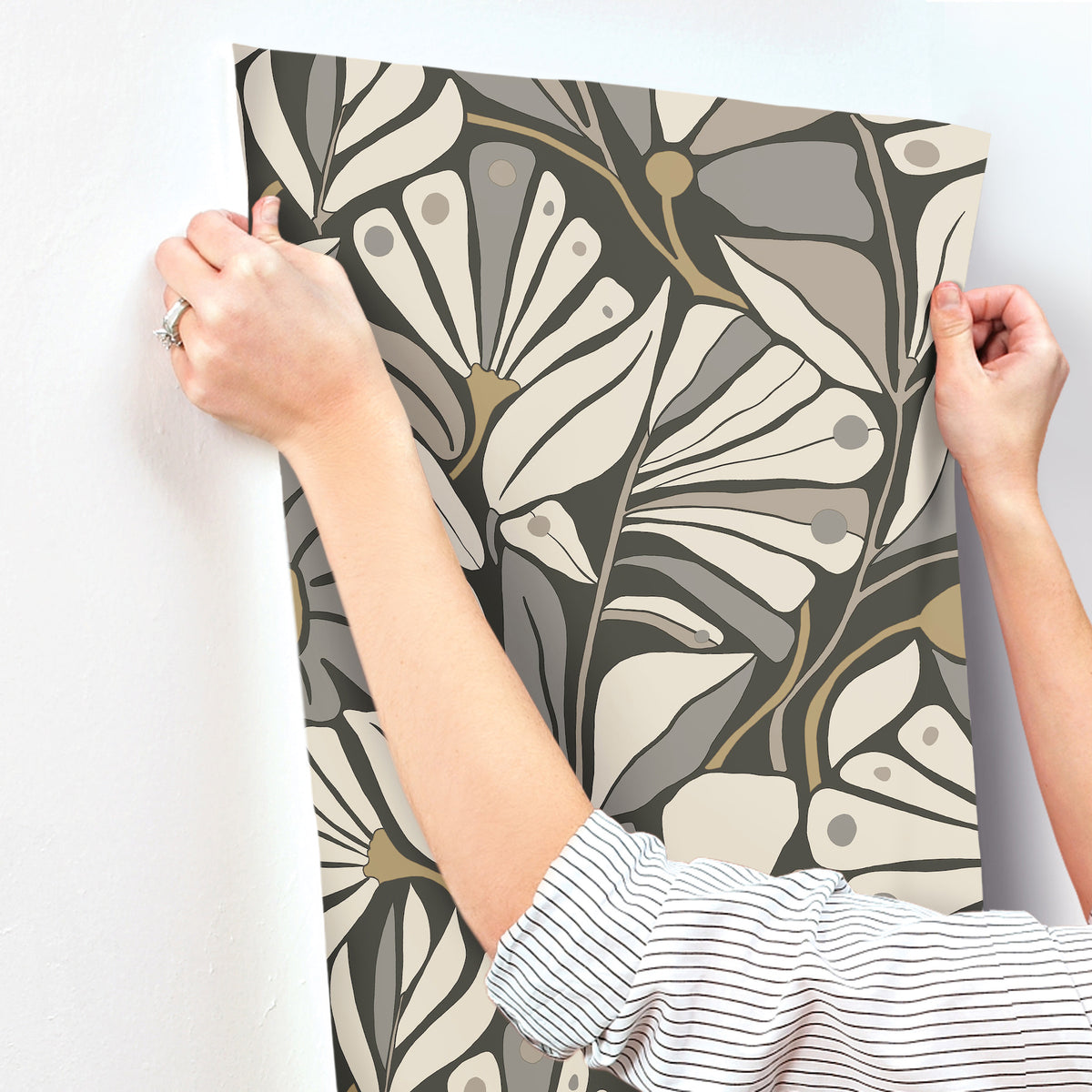 MT5626-peel-and-stick-wallpaper-stick-application-step