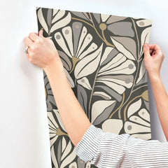 MT5626-peel-and-stick-wallpaper-stick-application-step