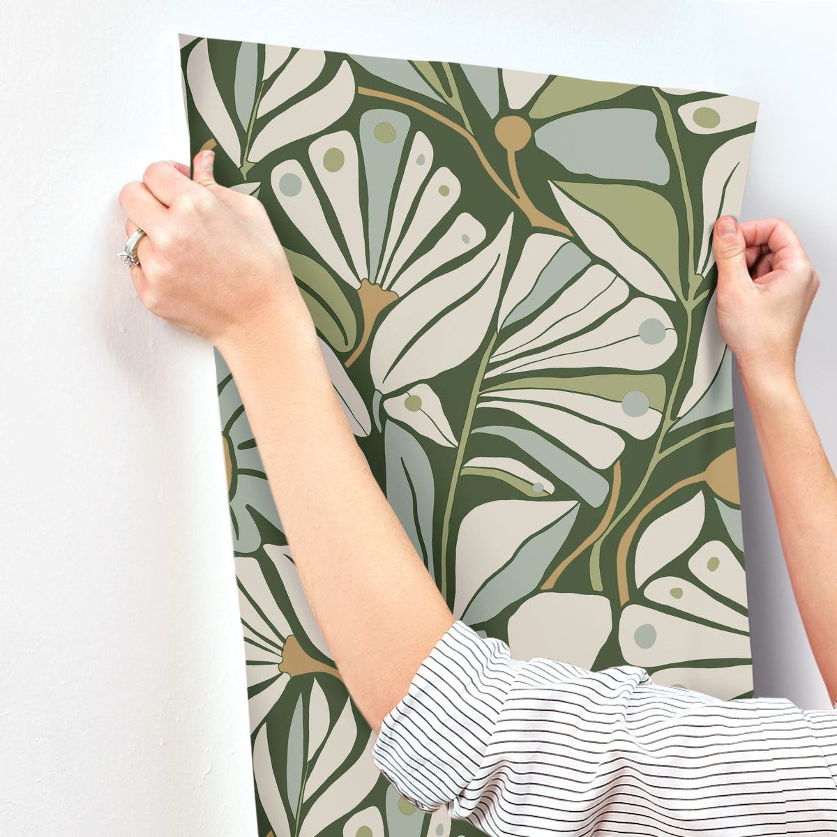 MT5627-peel-and-stick-wallpaper-stick-application-step