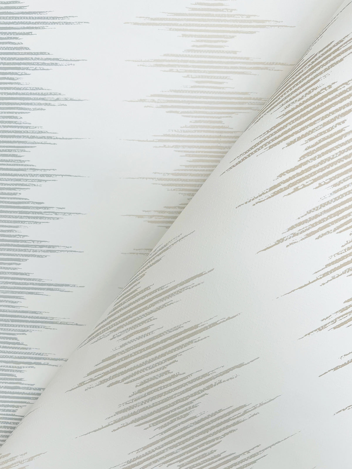 MT5642-peel-and-stick-wallpaper-detail-closeup