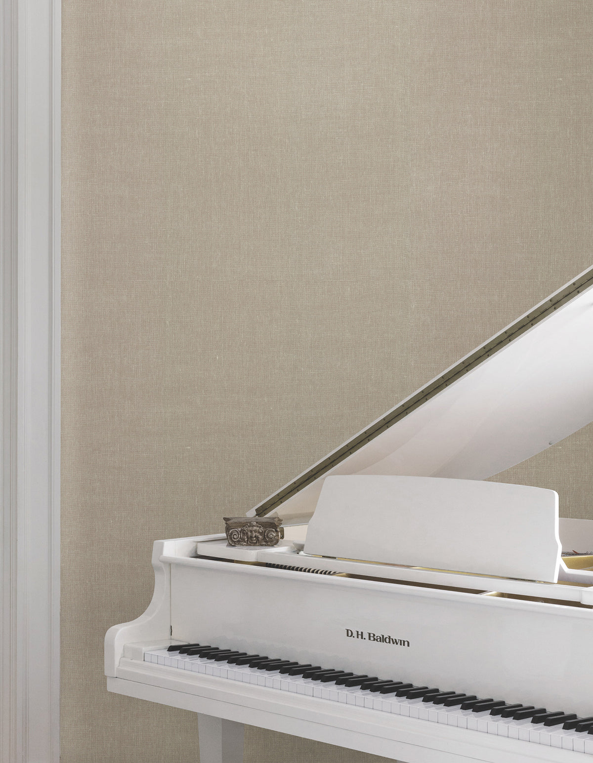MX9601-peel-and-stick-wallpaper-room-scene-detail-closeup