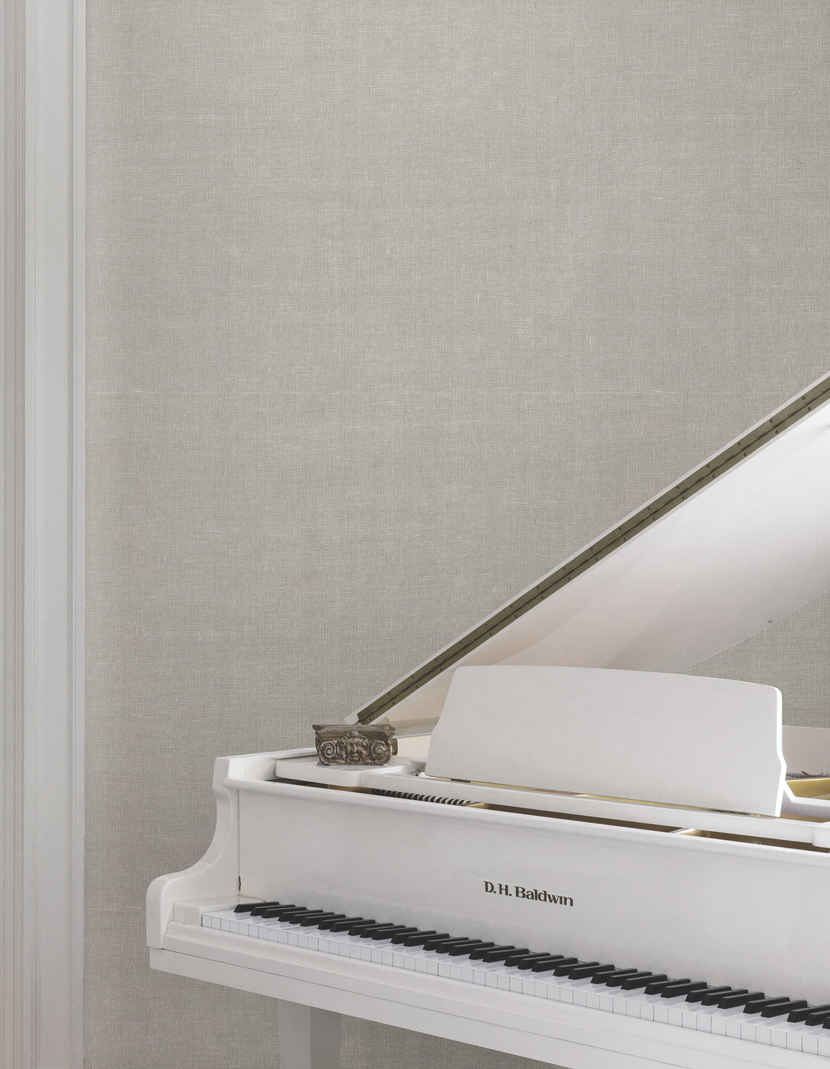 MX9602-peel-and-stick-wallpaper-room-scene-detail-closeup