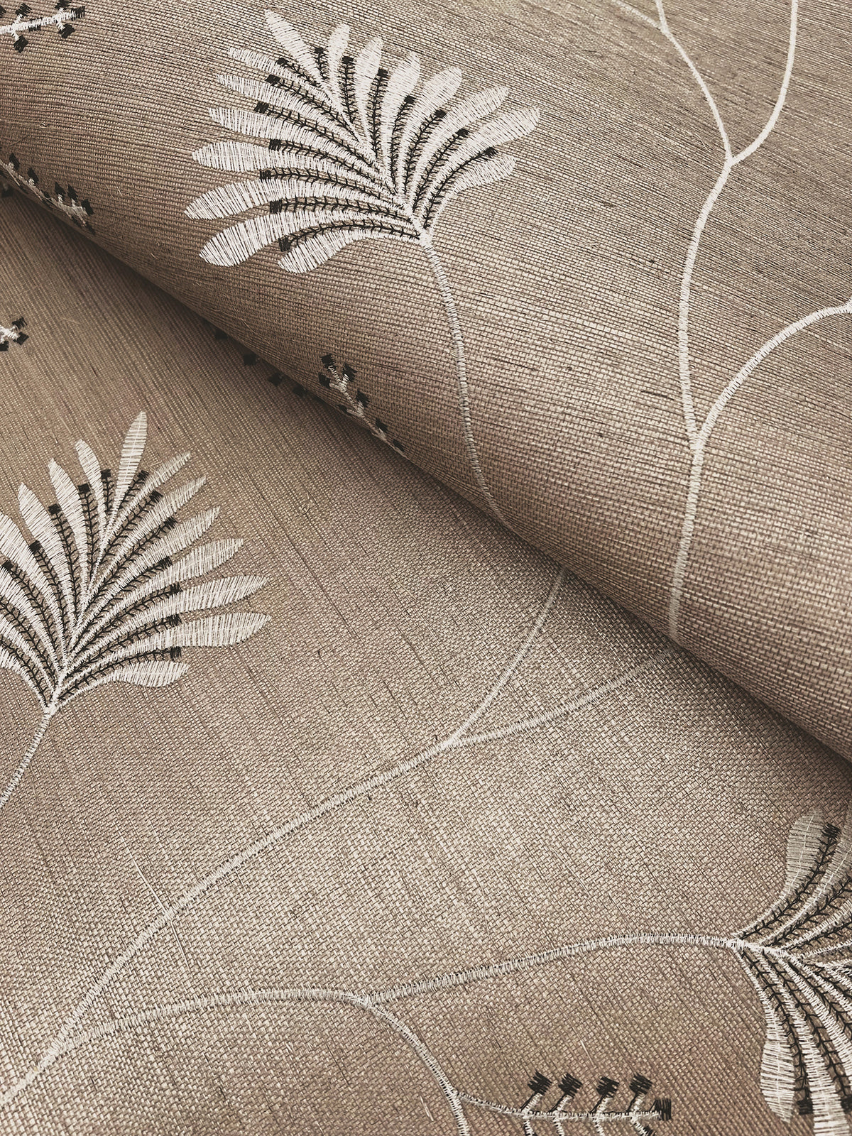 MX9607-peel-and-stick-wallpaper-detail-closeup
