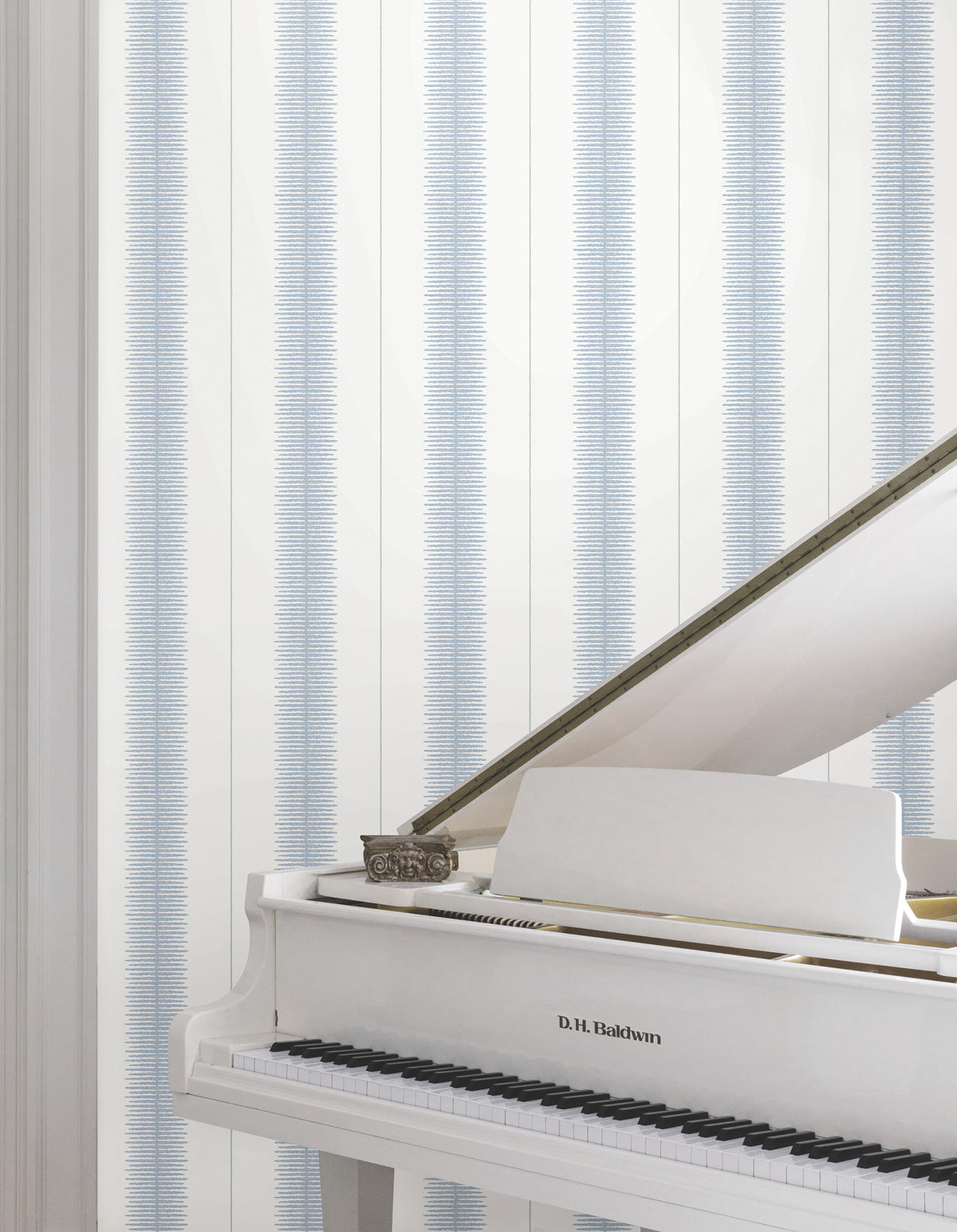 MX9611-peel-and-stick-wallpaper-room-scene-detail-closeup
