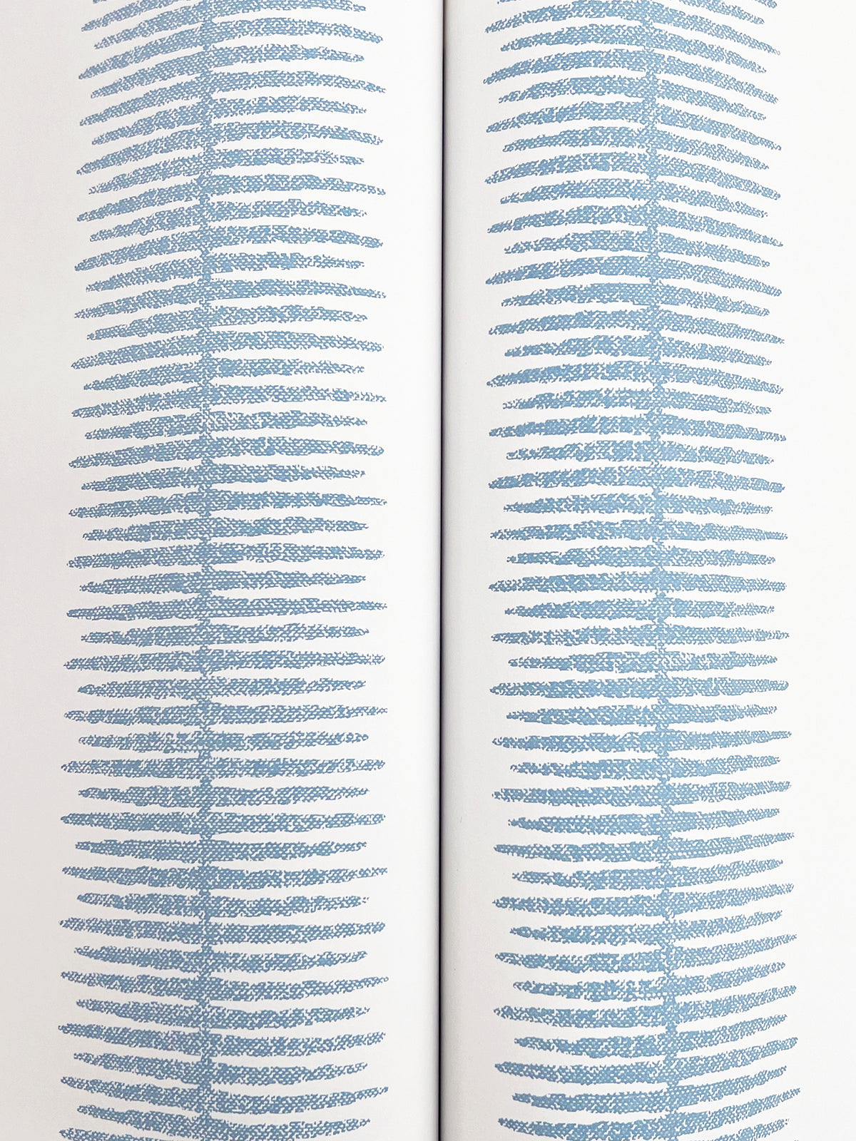 MX9611-peel-and-stick-wallpaper-detail-closeup