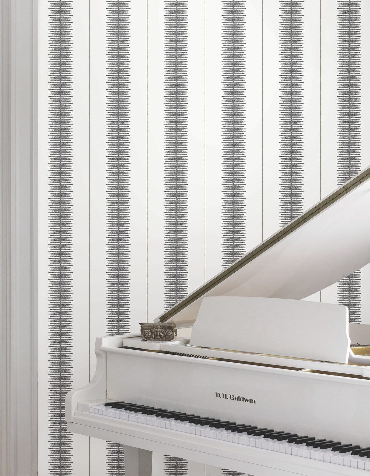 MX9615-peel-and-stick-wallpaper-room-scene-detail-closeup