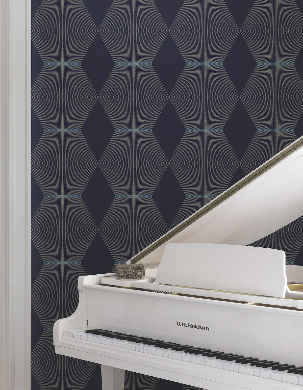 MX9635-peel-and-stick-wallpaper-room-scene-detail-closeup